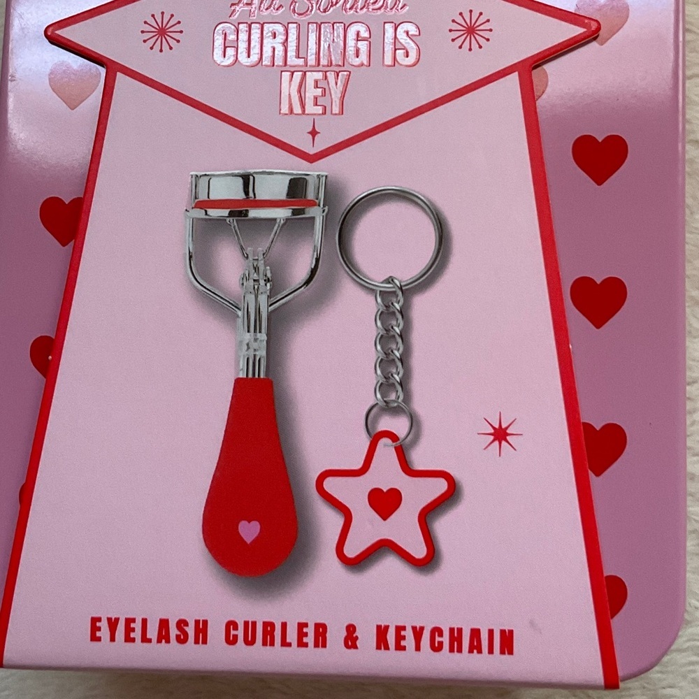 Red Eyelash Curler & Keychain Set - Picture 3 of 4